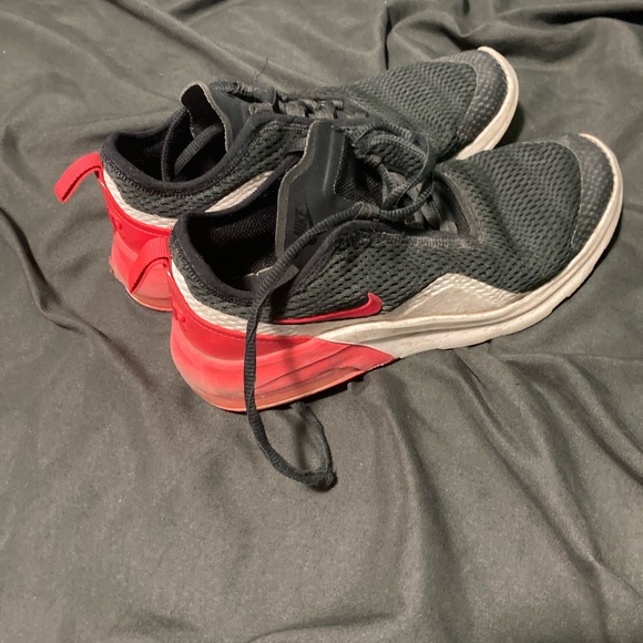 Nike Airmax 270, girls size 5Y - Picture 2 of 5